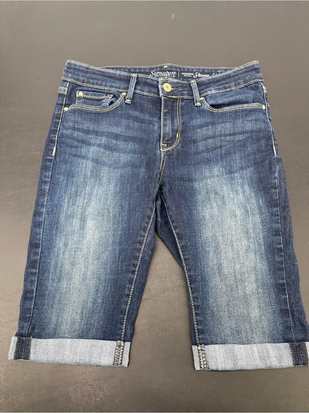 ⭐️Levi’s Signature Women's Dark Blue Rolled-Cuff Boyfriend Jean Shorts